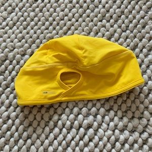 Lolë running hat never worn